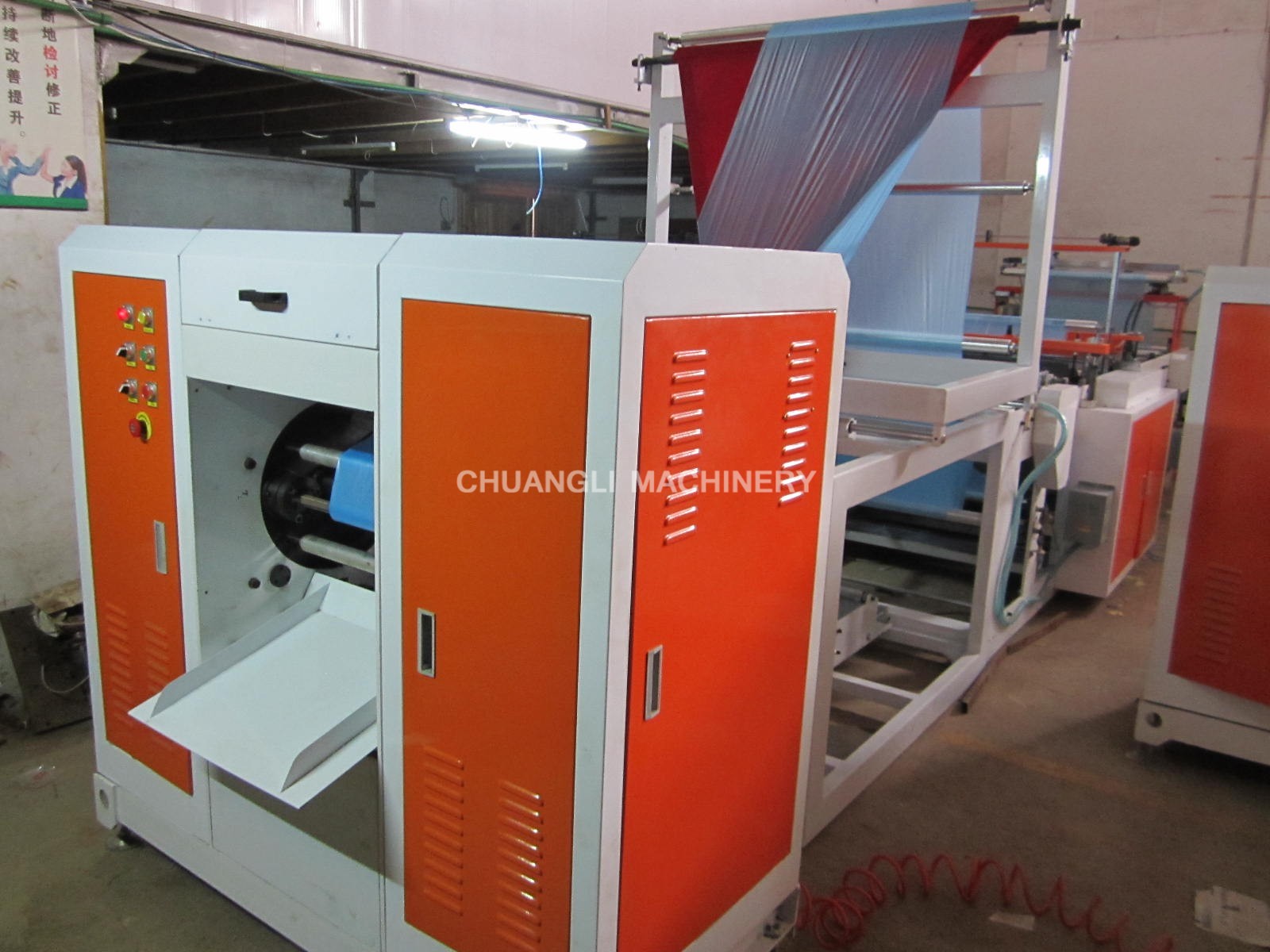 Full Auto C-fold Garbage Bag on Roll Making Machine with Auto Labelling Device