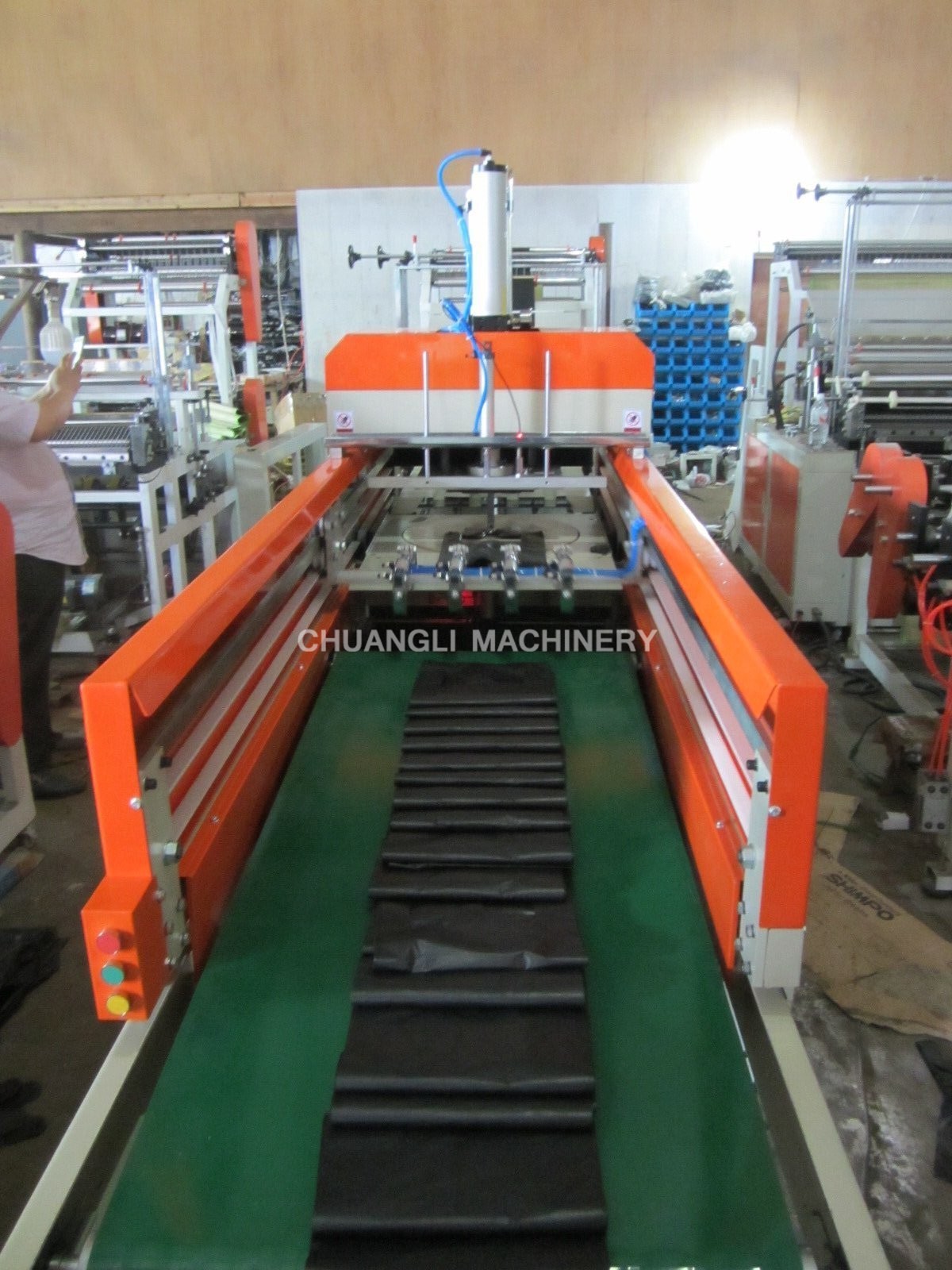 Full Auto Double-layer T-shirt Bag Making Machine (Cold-cutting Type)
